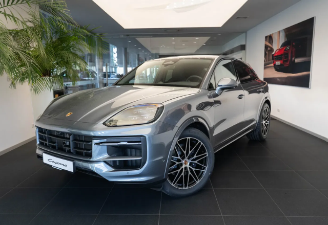 2025 Porsche Cayenne Black Edition (12)