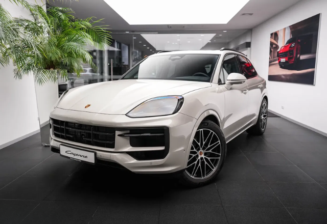 2025 Porsche Cayenne Black Edition (13)