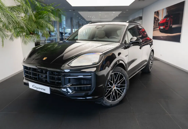 Porsche Cayenne E-Hybrid Black Edition