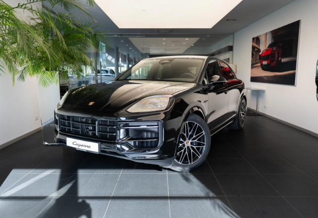 Porsche Cayenne E-Hybrid PHEV Black Edition