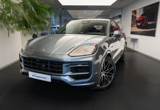 Porsche Cayenne E-Hybrid PHEV Black Edition